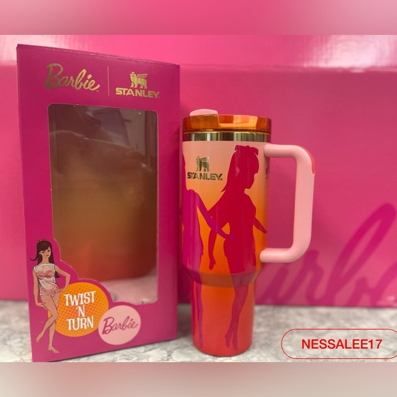 Barbie x Stanley ‘60s Twist ’N Turn - Picture 1 of 2